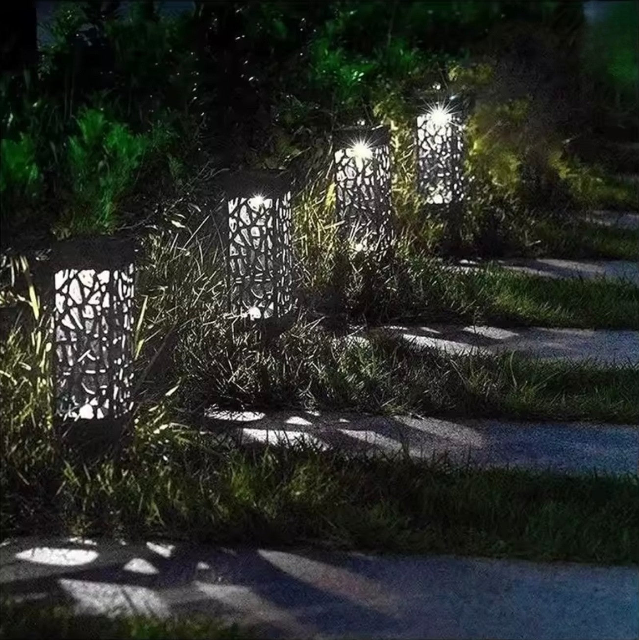Solar Gartenleuchte LED – Hohlmuster Licht für Terrasse & Wegbeleuchtung